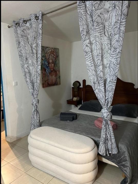 Studio Sainte Anne 2Mn A Pieds De La Plage ,Possibilite Location De Voiture Exterior photo